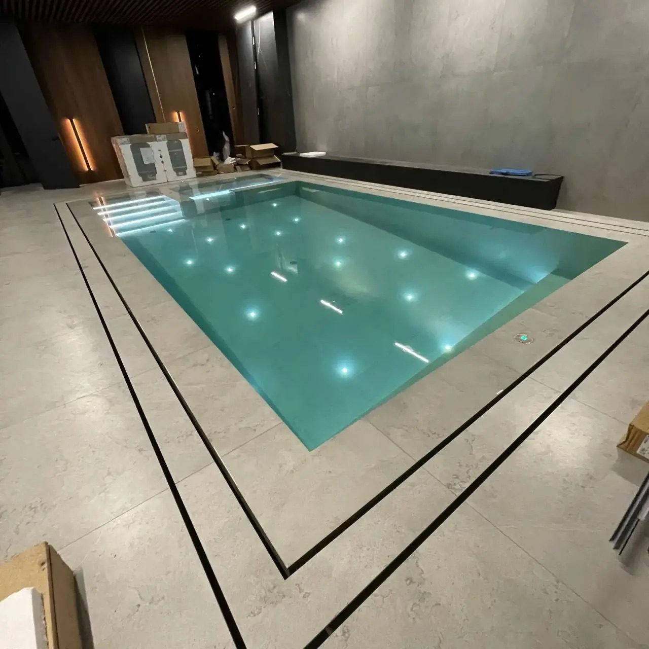 Бассейн: Крытый бассейн со звёздной подсветкой